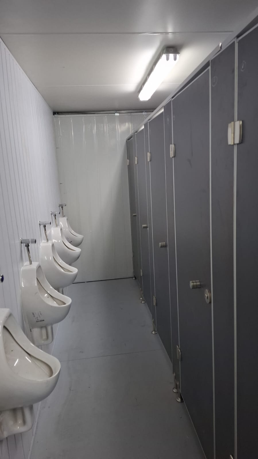 Interior de módulo con vestidores